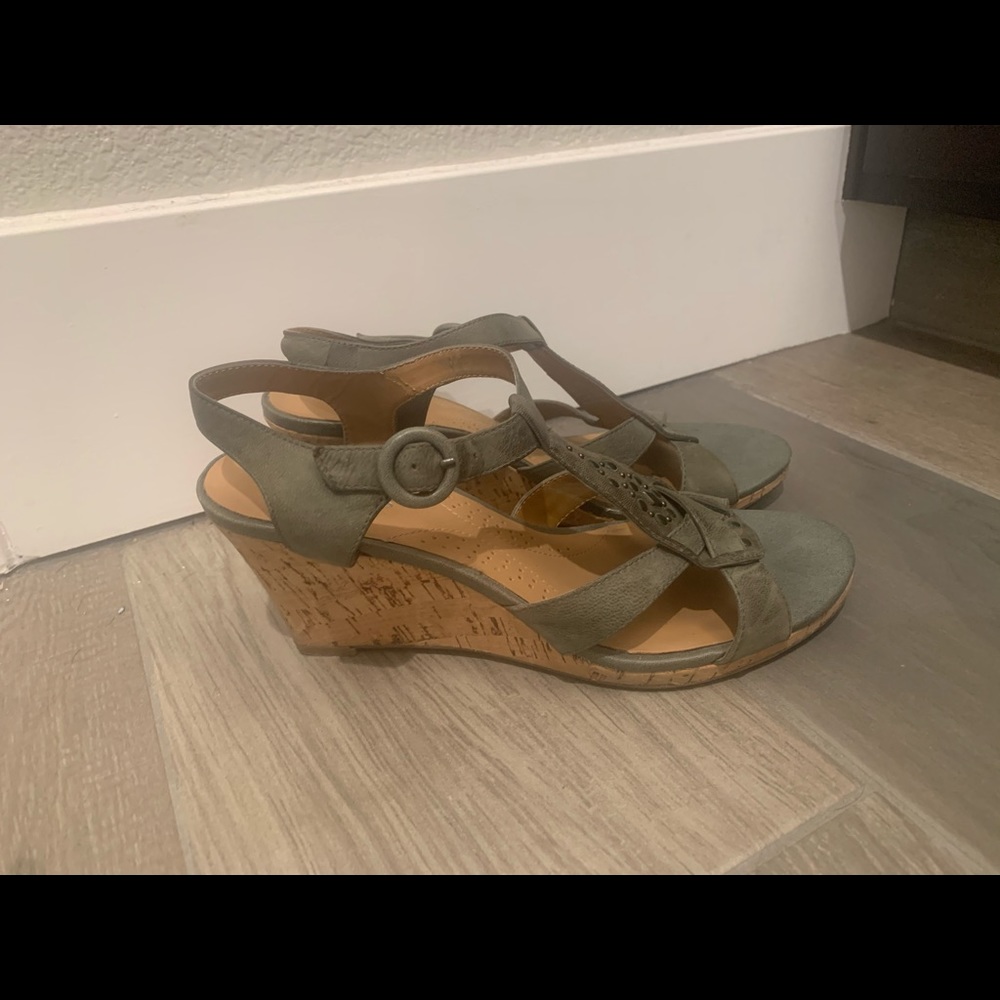 Clark’s womens sandals size 7